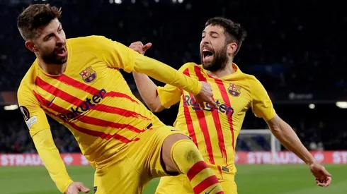 Piqué celebra con Jordi Alba.