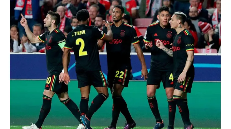 Sebastien Haller en festejo (número 22).