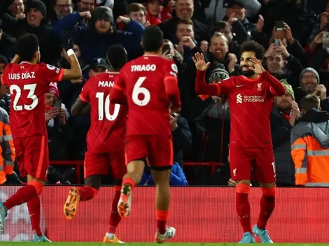 Con dobletes de Salah y Mané, Liverpool golea y queda a tres del City