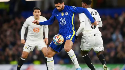 Chelsea en acción con Lille.