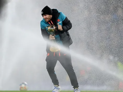 Encendieron los dispersores de agua cuando Chelsea presentaba el trofeo del Mundial de Clubes