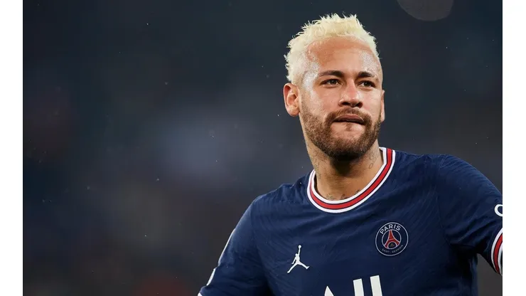 Neymar mira con cariño a una nueva liga.