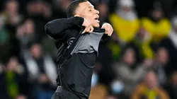 Mbappé lamenta acción de juego.