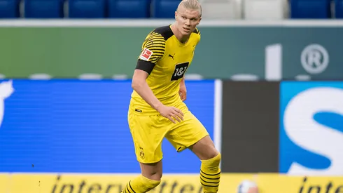 Haaland en acción de juego con Borussia Dortmund.