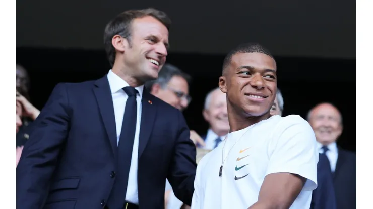 Emmanuel Macron y Kylian Mbappé en un acto de la presidencia de Francia.