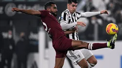 Acción de juego entre Torino y Juventus.