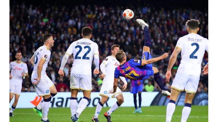 Luuk de Jong y una chilena que estuvo cerca.