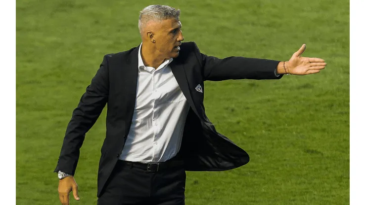 Crespo en dirección de Sao Paulo.