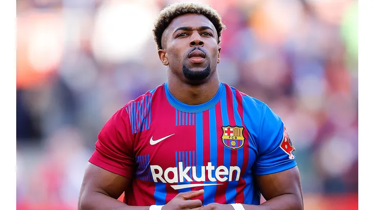 Adama Traoré con la camiseta de Barcelona.