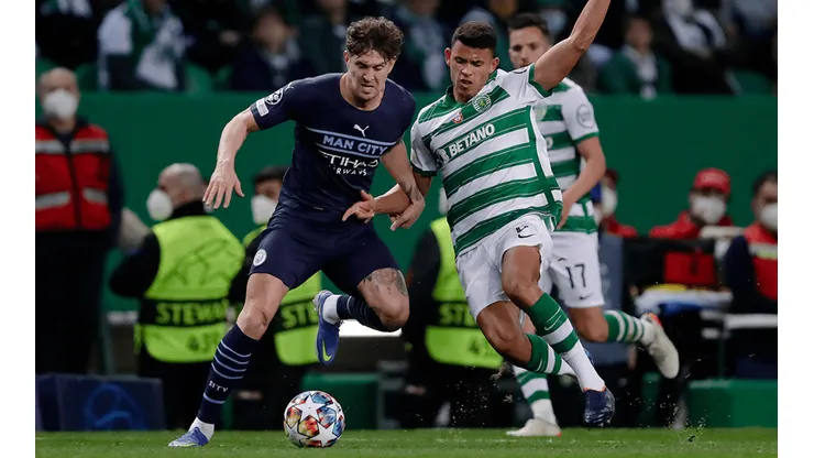 Acción de juego entre Manchester United y Sporting Lisboa.