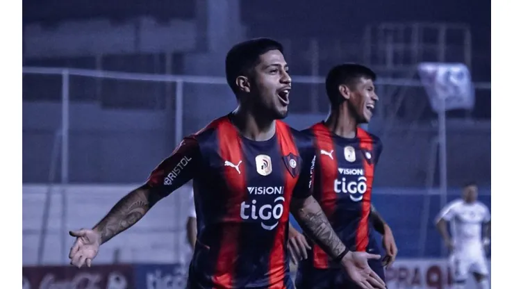 Sergio Díaz abrió el marcador con un golazo.