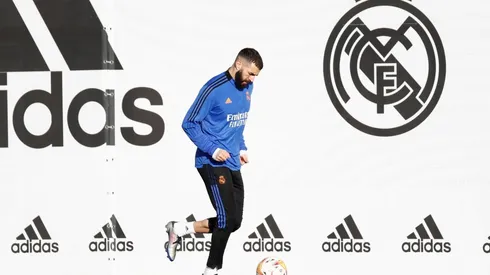 Benzema no pudo completar la práctica previa al viaje a Paris