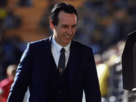 Unai Emery regaló su corbata a un hincha para que la use en su matrimonio
