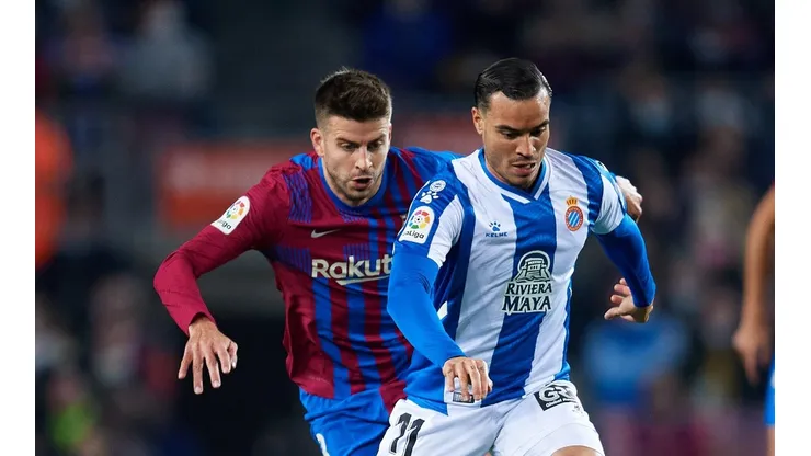 Piqué y De Tomás en el último Barcelona-Espanyol (Foto: Getty).