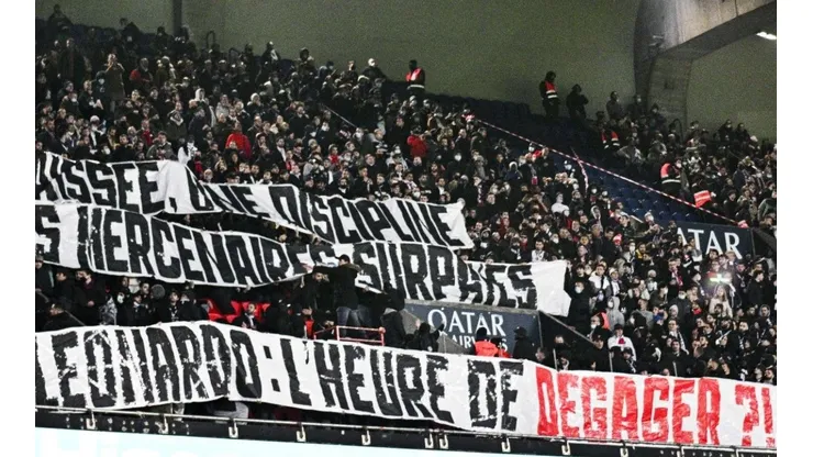 Mensajes contra Leonardo, apoyo a Marquinhos y el fútbol femenino de parte de los ultras de PSG.