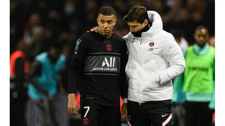 Kylian Mbappé y Mauricio Pochettino en un encuentro con PSG.