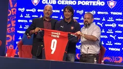 Marcelo Martins con su nueva camiseta