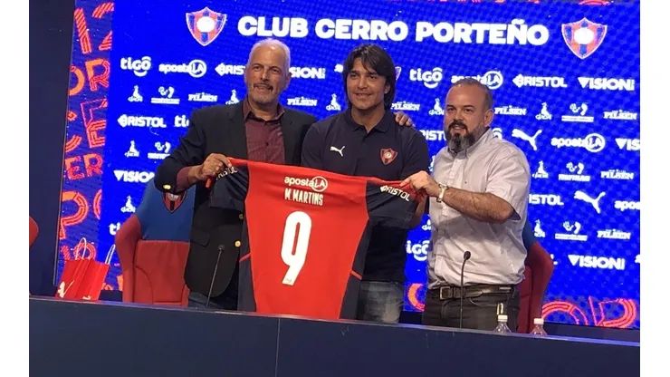 Marcelo Martins con su nueva camiseta
