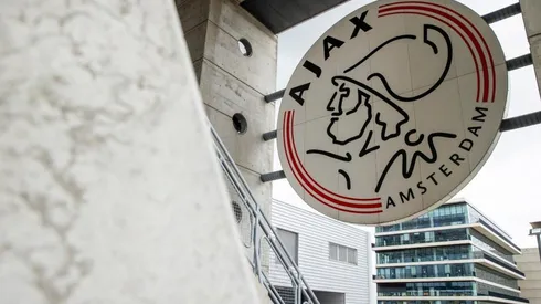 Ajax enfrenta nuevas denuncias y sigue el escándalo.