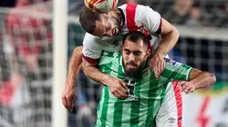 Acción de juego entre Rayo Vallecano y Real Betis.