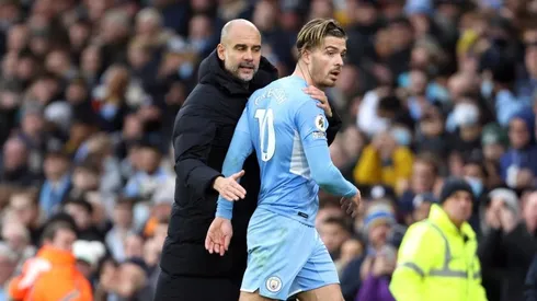 Grealish y Guardiola en un partido de Premier League.