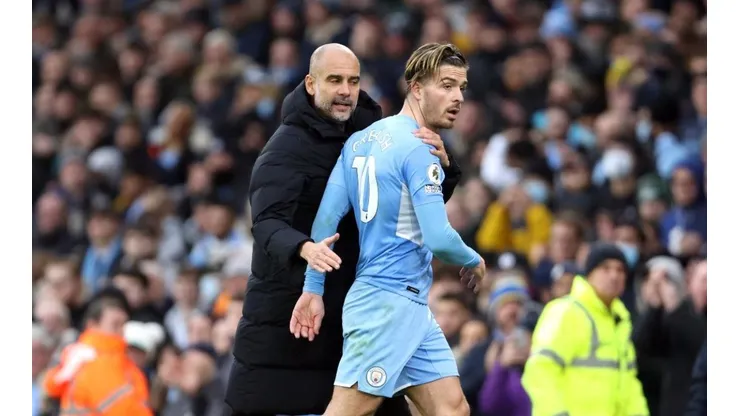 Grealish y Guardiola en un partido de Premier League.