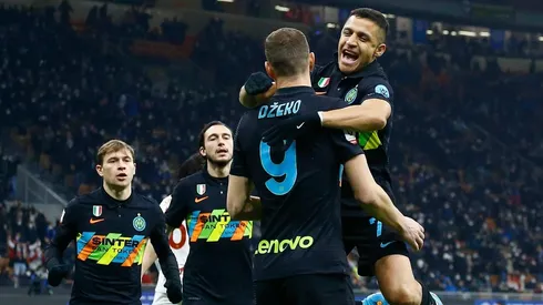 Alexis y Dzeko, los goleadores de la noche.