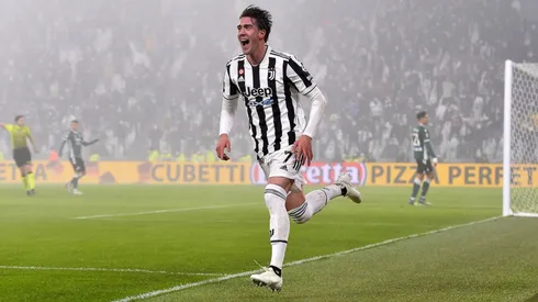 Vlahovic debutó con gol en Juventus.