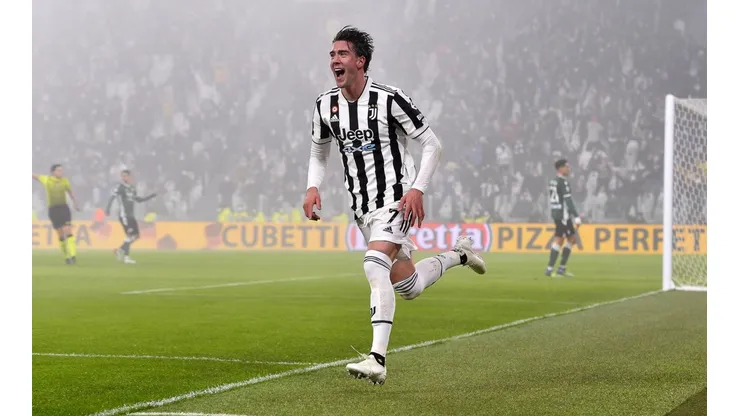 Vlahovic debutó con gol en Juventus.