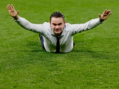 Overmars dejó su cargo en Ajax por "enviar mensajes inapropiados"