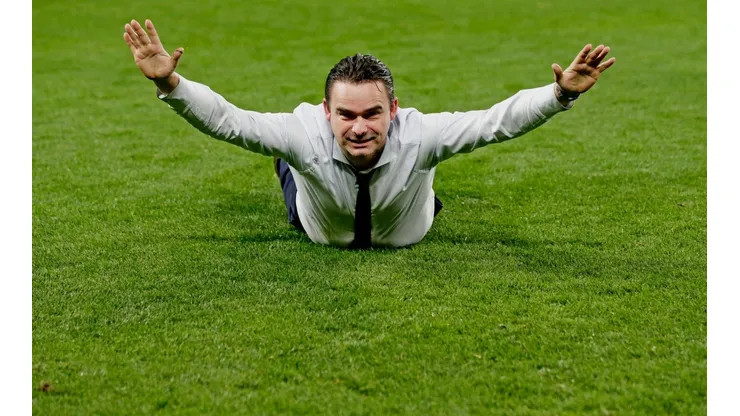 Overmars dejó su cargo en Ajax.