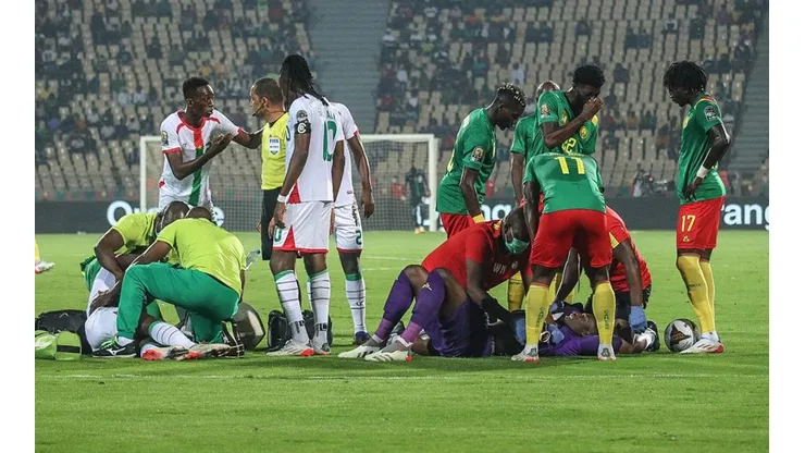 Acción de juego entre Burkina Faso y Camerún.