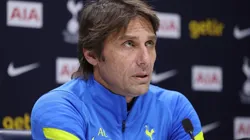Antonio Conte en conferencia