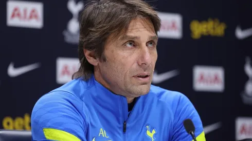 Antonio Conte en conferencia
