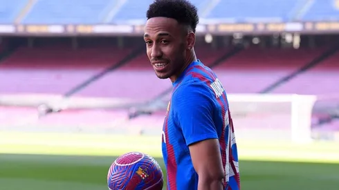 Auba en presentación con Barcelona.