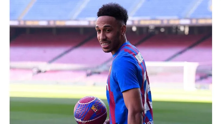 Auba en presentación con Barcelona.