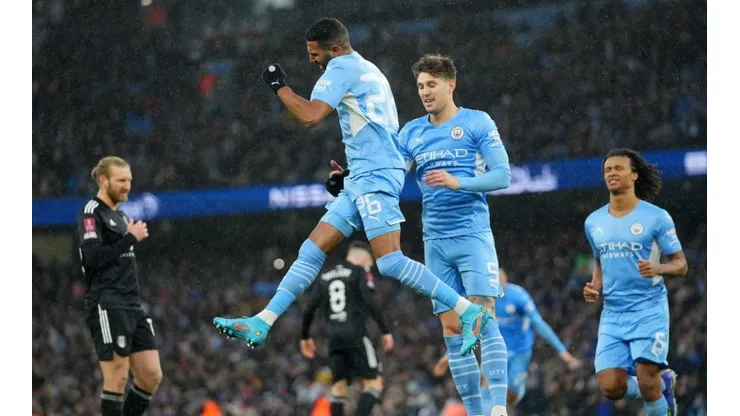 Manchester City golea a Fulham con doblete de Mahrez.