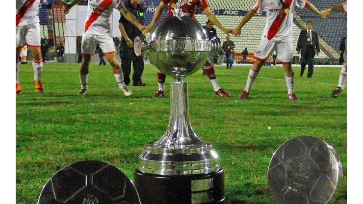 Trofeo de la Copa Libertadores Sub-20.