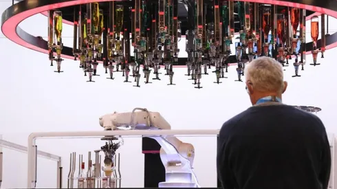 Robot y bartender, la tecnología en Pekín 2022