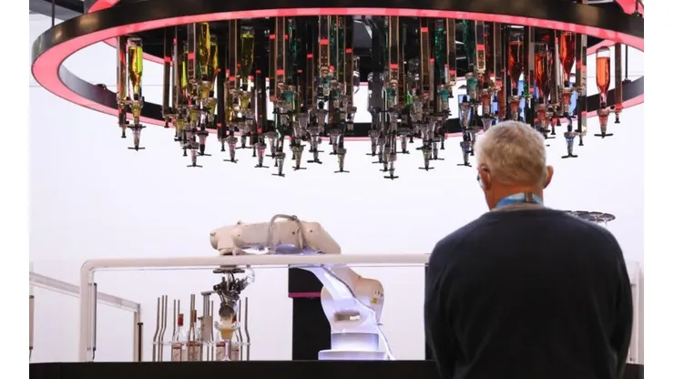 Robot y bartender, la tecnología en Pekín 2022