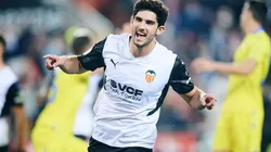 Festejo de gol de Gonzalo Guedes.