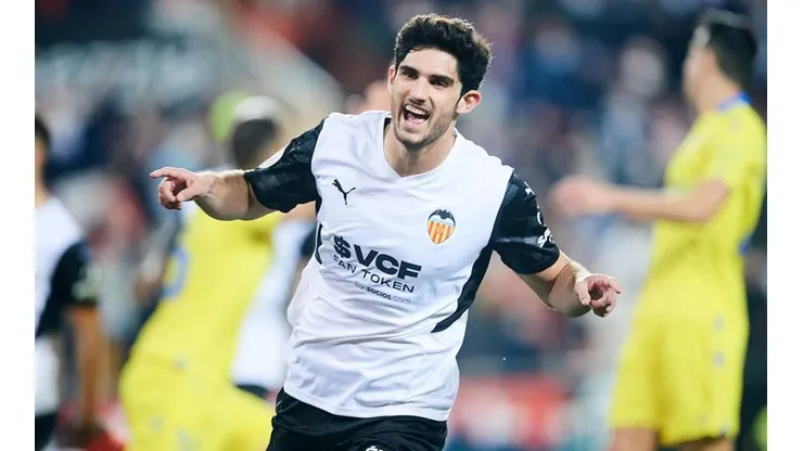 Festejo de gol de Gonzalo Guedes.