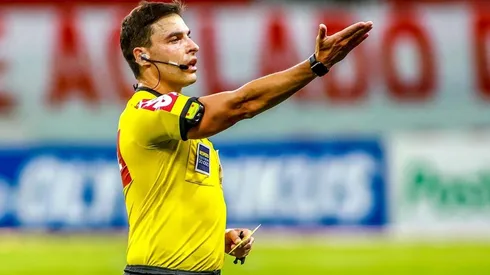 Árbitro de la polémica en Arabia.