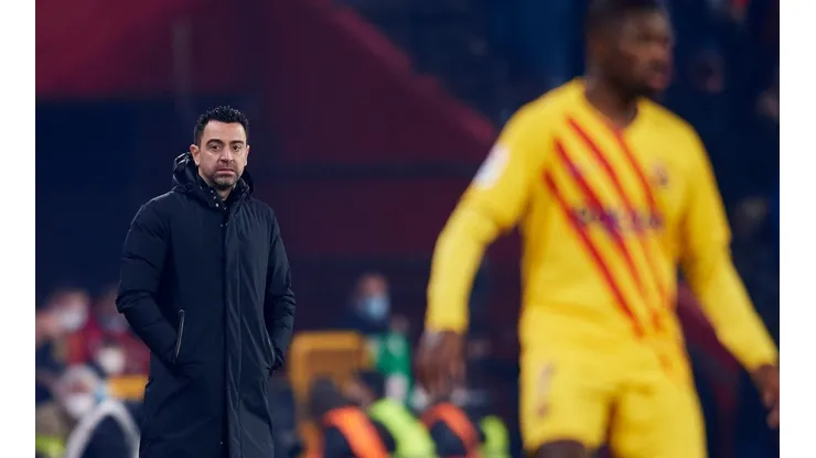 Xavi Hernández y Ousmane Dembelé en un encuentro con Barcelona.