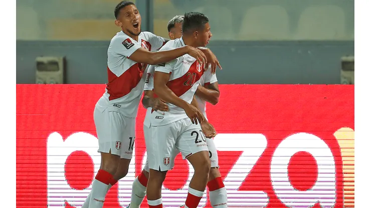 Festejo de gol de Perú.