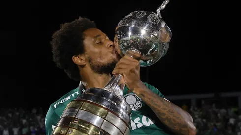 Luiz Adriano seguirá su carrera en Europa.