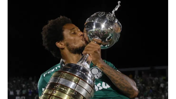 Luiz Adriano seguirá su carrera en Europa.
