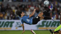 Cavani y una pirueta para Uruguay.