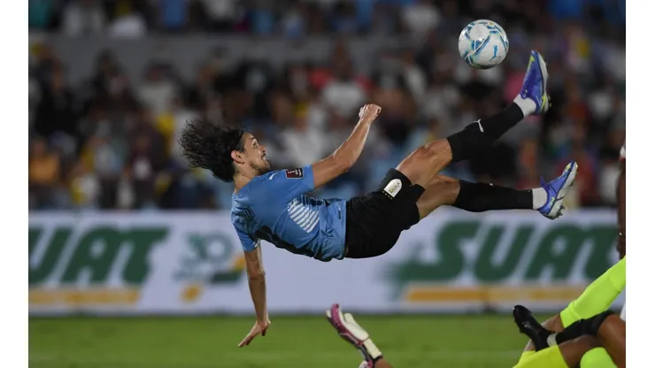 Cavani y una pirueta para Uruguay.