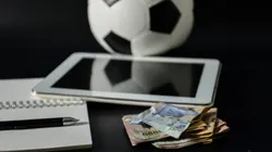 Fútbol y dinero, más que nunca unidos en la última jornada del mercado de fichajes.